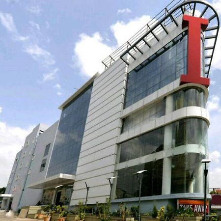 Capital O Surabhi Elite Near Miraj Cinemas - Shalini Shivani Sururnagar Екстер'єр фото