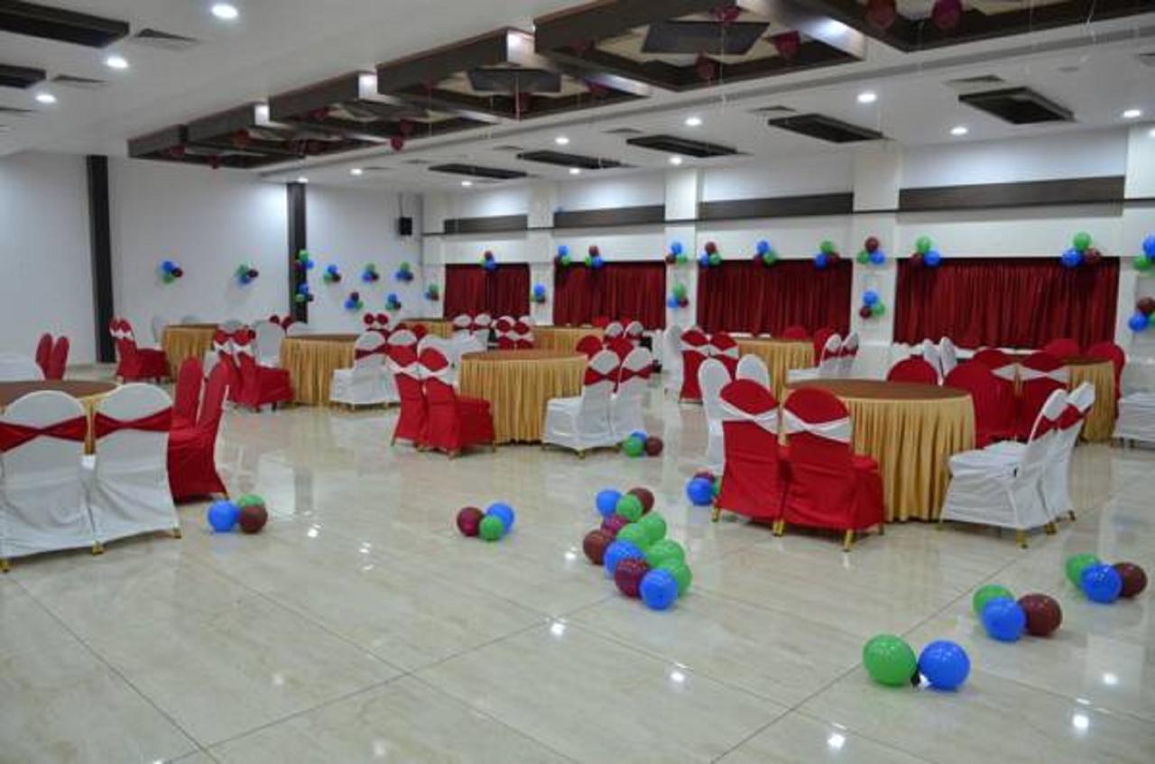 Capital O Surabhi Elite Near Miraj Cinemas - Shalini Shivani Sururnagar Екстер'єр фото