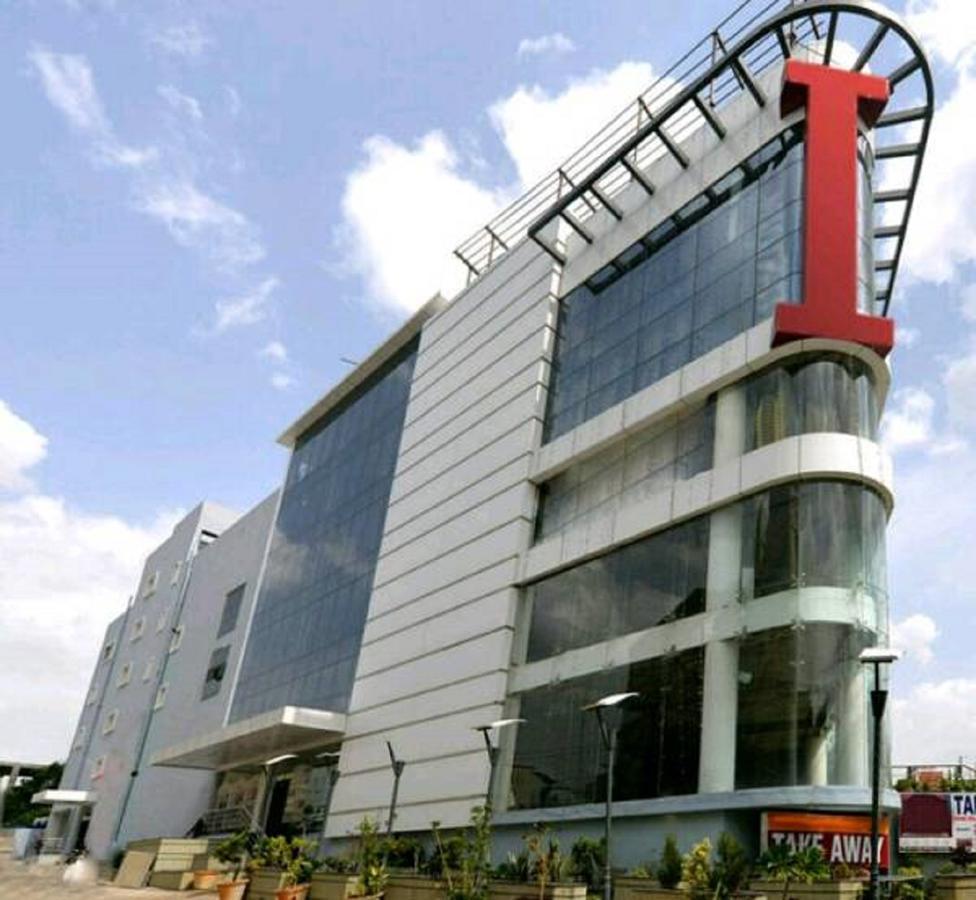 Capital O Surabhi Elite Near Miraj Cinemas - Shalini Shivani Sururnagar Екстер'єр фото